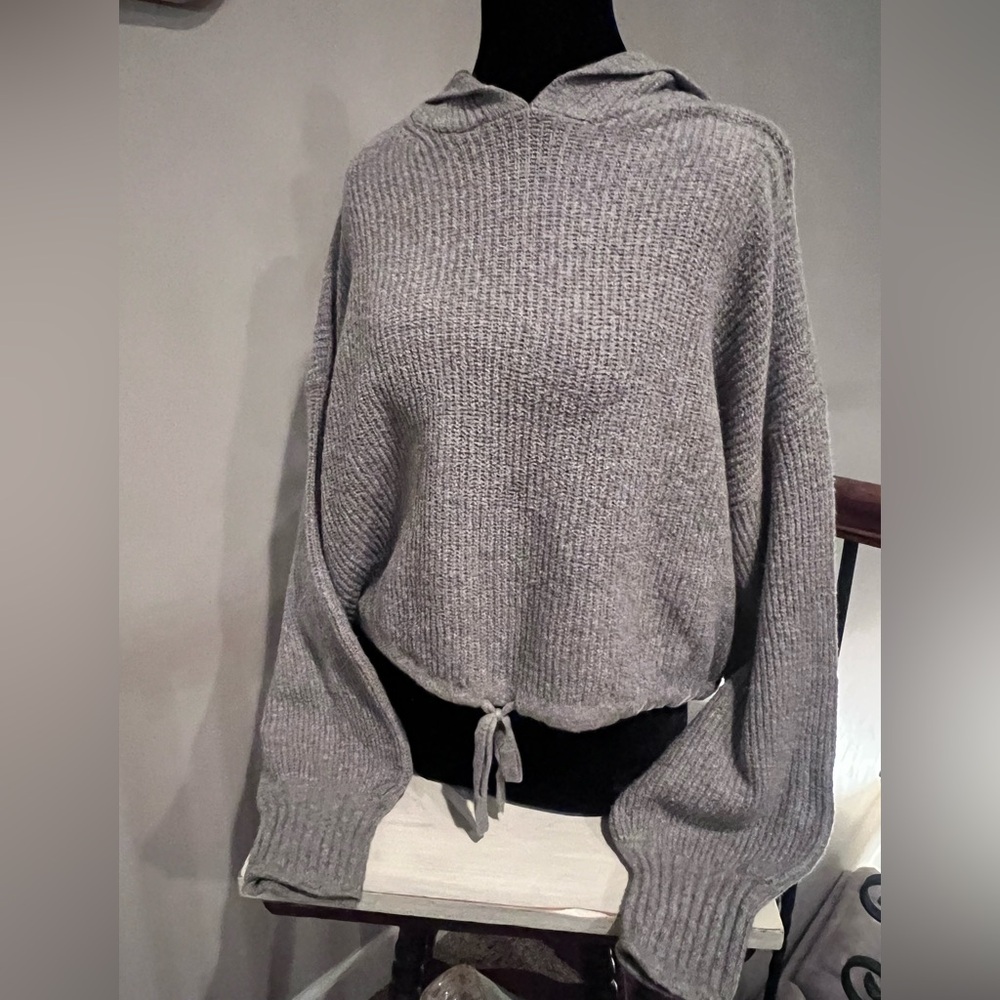 American Eagle Outfitters Light Gray Hoodie-Sweater